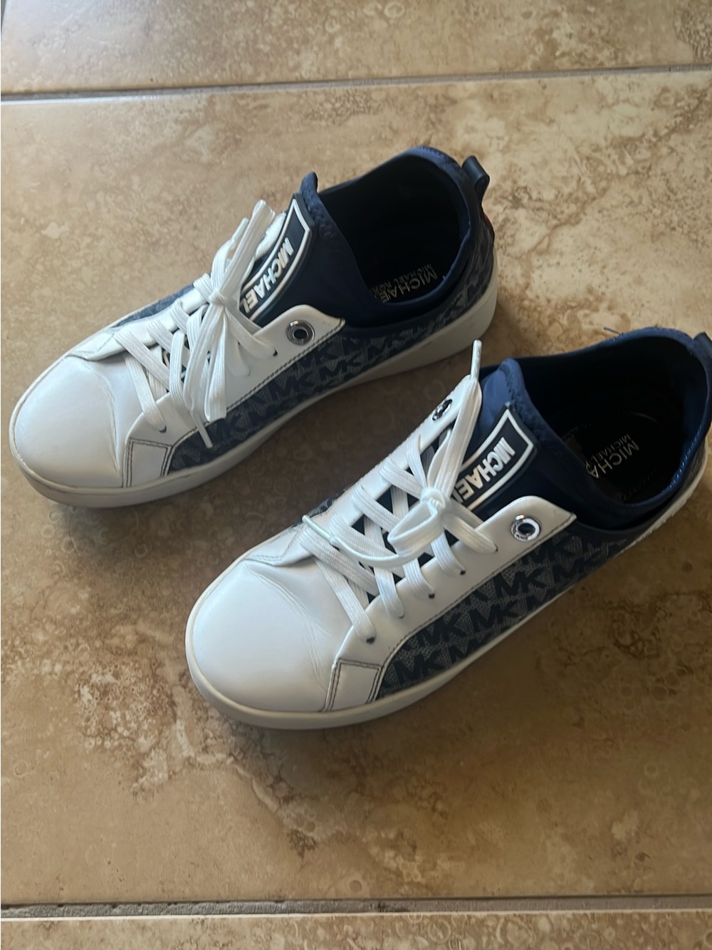 Michael Kors Sneakers sz 7.5 - Picture 3 of 4